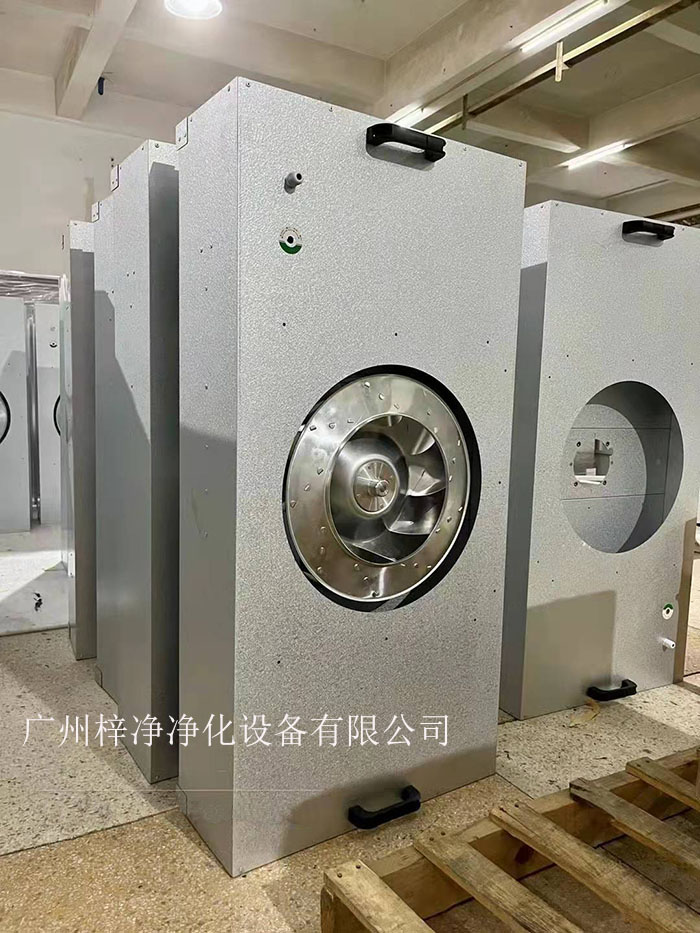 群控FFU是把幾十,幾百乃至上千臺(tái)FFU通過FFU監(jiān)控主機(jī)將其連接起來(lái)并進(jìn)行監(jiān)控。