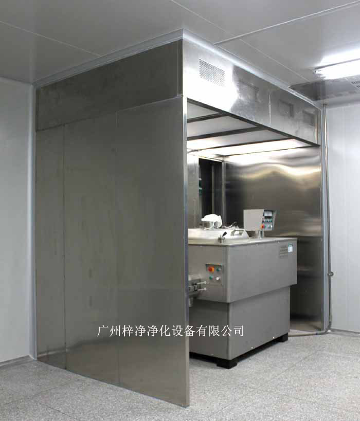 負壓稱量室由蜂鳴器、風(fēng)速傳感器、PAO注入口、DOP檢測口、中效壓差表、初效壓差表、高效壓差表、集中控制屏、防塵插座、回風(fēng)網(wǎng)孔板、排風(fēng)網(wǎng)孔、啟動按鈕、急停、風(fēng)機箱、風(fēng)機、初效過濾器、液槽高效過濾器、照明燈具、均流膜、無隔板高效過濾器幾大部件組成的。